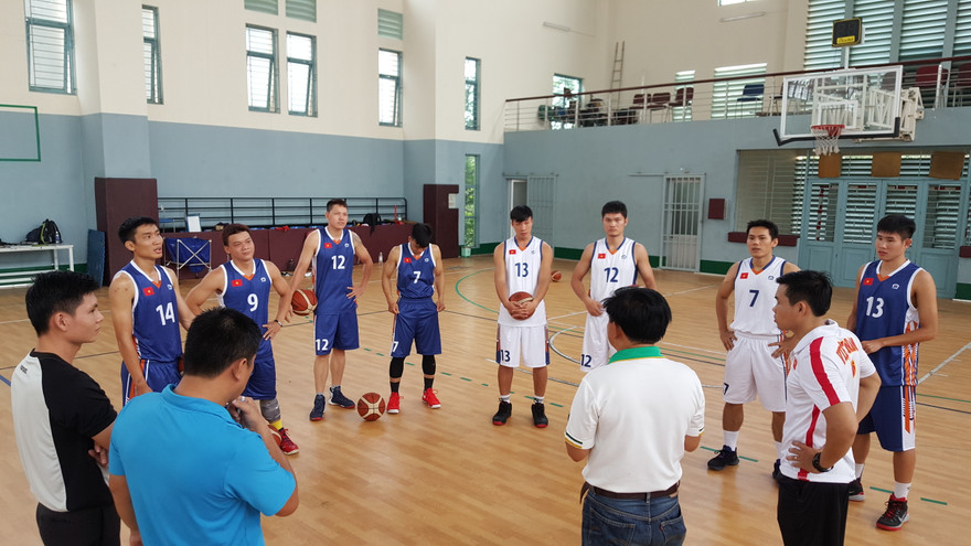 Tuyển bóng rổ tập luyện chuẩn bị cho SEA Games