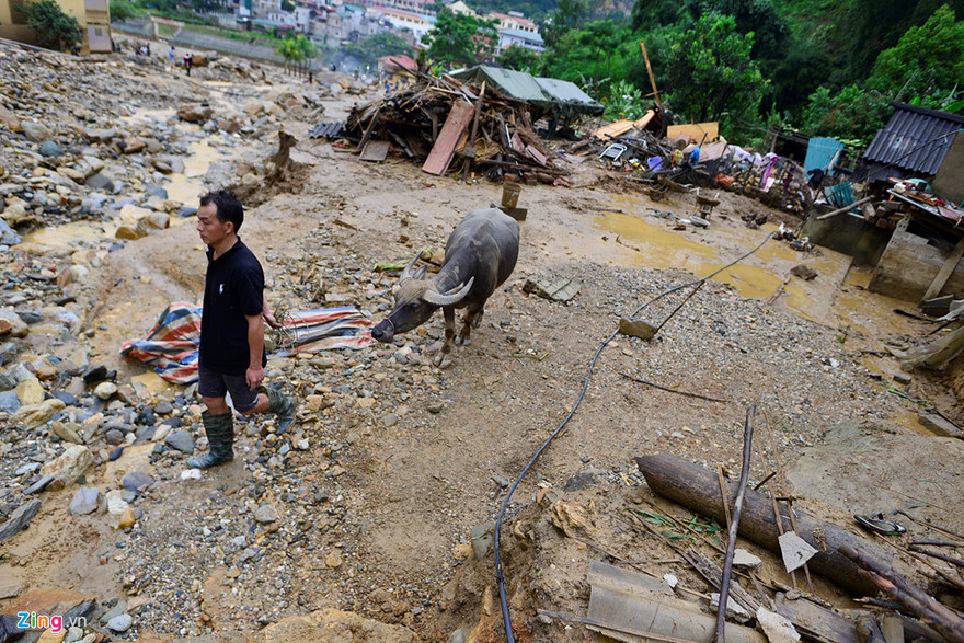 Các địa phương tập trung tìm kiếm người mất tích và khắc phục hậu quả sau lũ. Ảnh: Zing