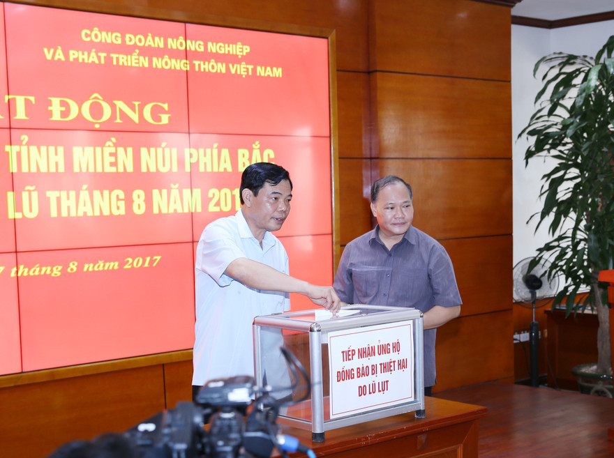 Bộ trưởng NN&PTNT Nguyễn Xuân Cường kêu gọi cán bộ viên chức toàn ngành ủng hộ bà con vùng thiệt hại nặng do mưa lũ ở vùng núi phía Bắc