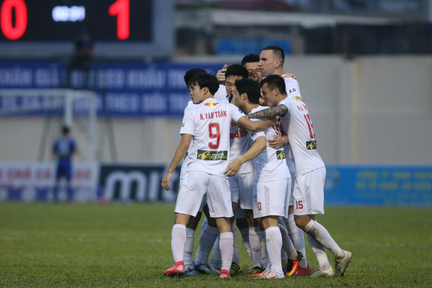 Cầu thủ HAGL ăn mừng bàn thắng vào lưới Thanh Hoá. (ảnh Anh Tú)