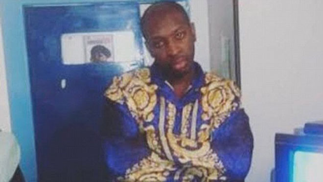 Babs Arogundade mặc áo hiệu Versace trong tù 