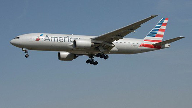 Máy bay Mỹ hạ cánh khẩn cấp tại Nhật, 14 người bị thương