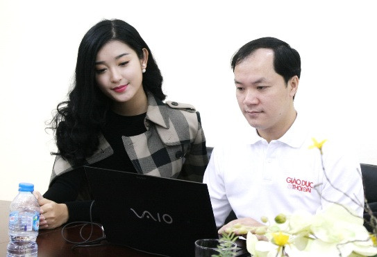 Huyền My tại buổi giao lưu (Ảnh: Giáo dục & Thời đại)