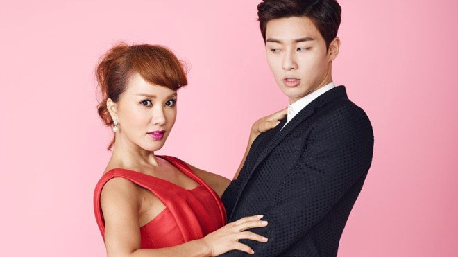 'Chuyện tình nàng phù thủy': Mỹ nam yêu 'gái già' hơn 14 tuổi