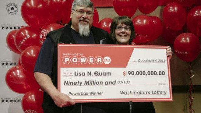 Cô Quam và chồng trong buổi họp báo tại Olympia, Washington ngày 4/12.