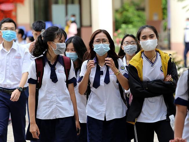 Đợt 1 kỳ thi tốt THPT Quốc gia năm 2021 vừa kết thúc, sự chia sẻ, quan tâm của các giám thị để lại ấn tượng cho nhiều bạn trẻ 