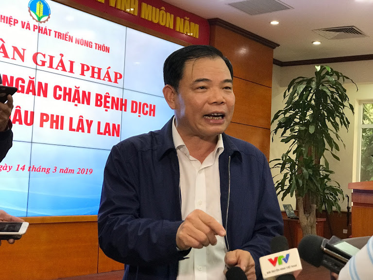 Bộ trưởng NN&PTNT Nguyễn Xuân Cường kêu gọi người dân bình tĩnh, không mang mang, không quay lưng với thịt lợn. 