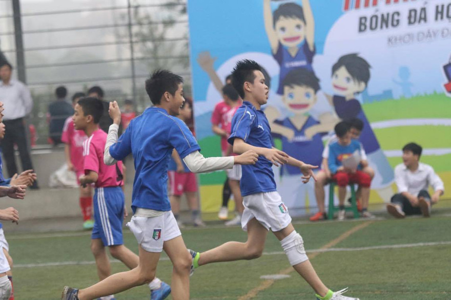 Cầu thủ "nhí" tranh tài ở giải U13 Yamaha.