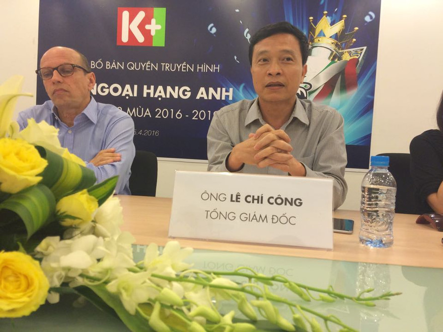 TGĐ K+ Lê Chí Công (phải) và Phó TGĐ Jaques Aymar de Roquefeuil trong cuộc họp báo hôm 25/4.