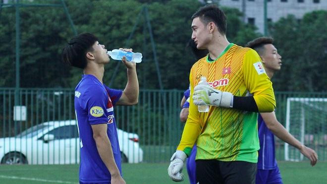 Đặng Văn Lâm và Công Phượng không có tên trong danh sách tập trung tuyển Việt Nam chuẩn bị cho Vòng loại thứ 3 World Cup 2022. (ảnh Hiếu Lương)