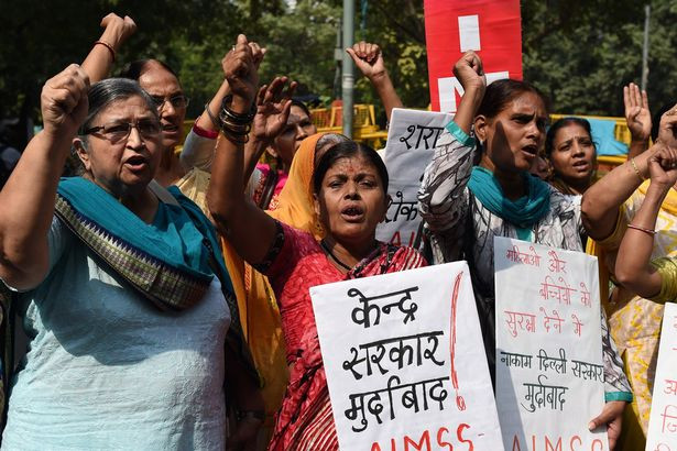 Biểu tình phản đối vụ cưỡng bức bé gái 4 tuổi ở New Delhi hôm 13/10