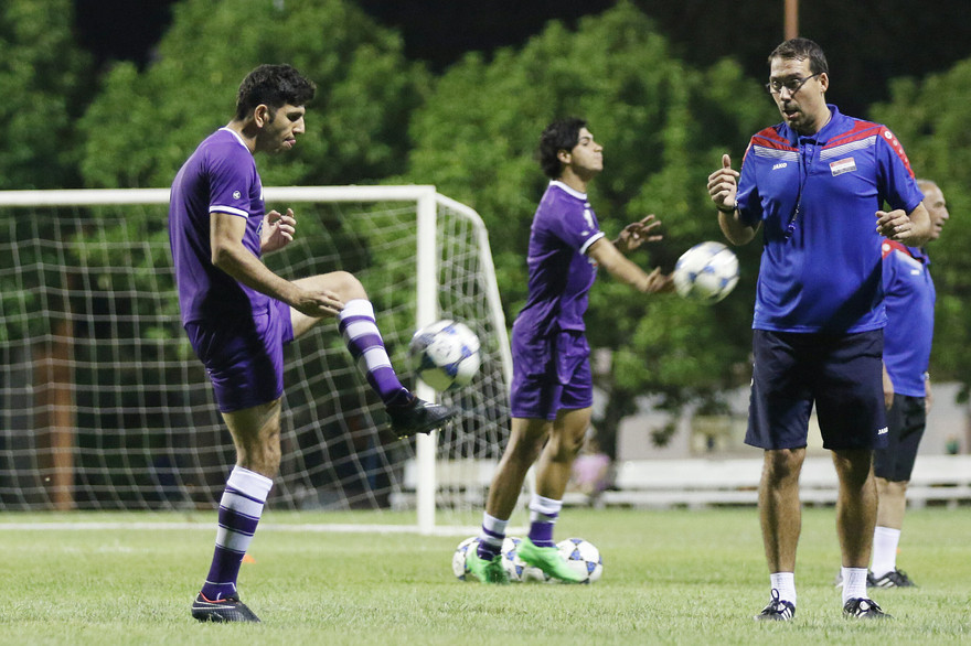 Tuyển thủ Iraq vượt trội về thể lực và thể hình so với cầu thủ Việt Nam