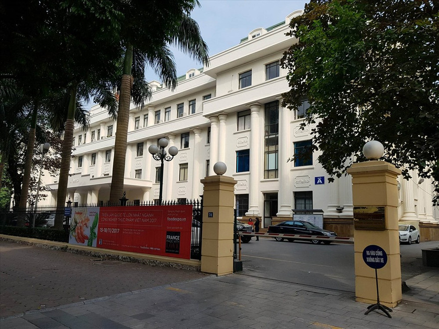 Bộ Công Thương cho hay đang thực hiện quy trình xử lý kỷ luật đối với những đảng viên có dấu hiệu vi phạm tại Vụ Thị trường trong nước.