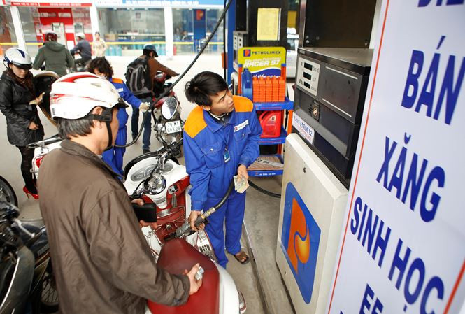 Bộ Công Thương nói sẽ giám sát và báo cáo Chính phủ về việc đưa xăng RON 95 vào diện quản lý giá