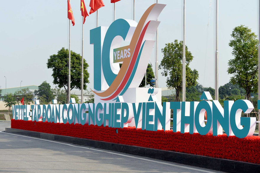 Tập đoàn Viễn thông Quân đội (Viettel) chính thức được Chính phủ công nhận là doanh nghiệp Quốc phòng An ninh và đổi tên thành Tập đoàn Công nghiệp - Viễn thông Quân đội.