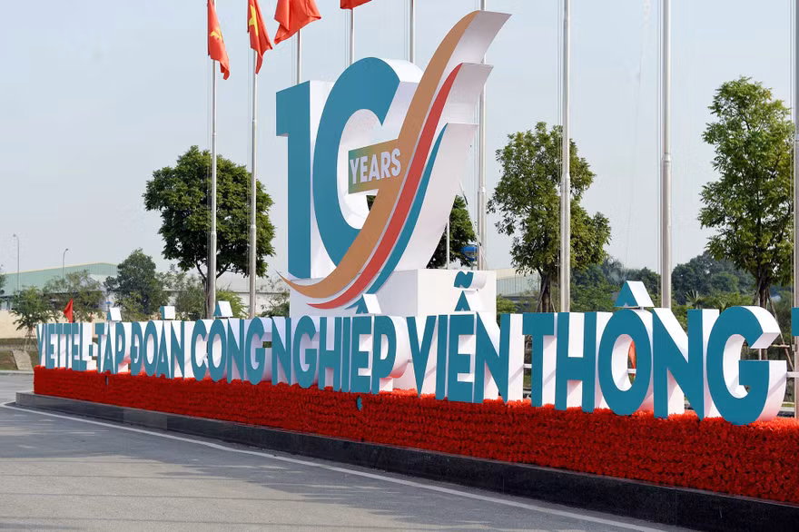 Tập đoàn Viễn thông Quân đội (Viettel) chính thức được Chính phủ công nhận là doanh nghiệp Quốc phòng An ninh và đổi tên thành Tập đoàn Công nghiệp - Viễn thông Quân đội.