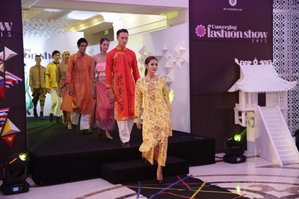 Thời trang đậm chất dân tộc ở Converging Fashion Show 2015