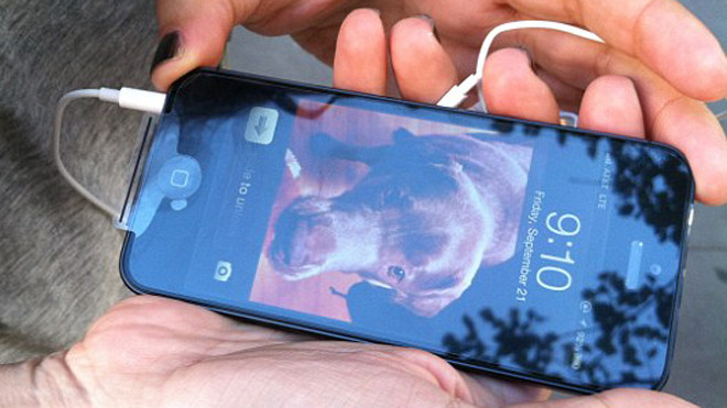 Sơ tán khẩn vì iPhone 5 bất ngờ bốc cháy trên máy bay