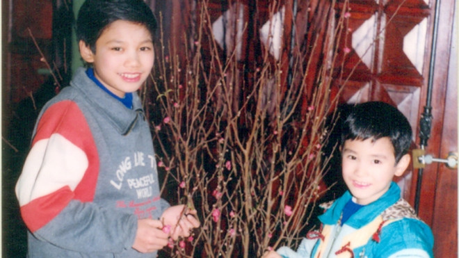 Khắc Việt từng bán xăng nuôi em ăn học