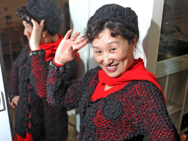 11 năm lấy tóc đan áo, mũ cho chồng