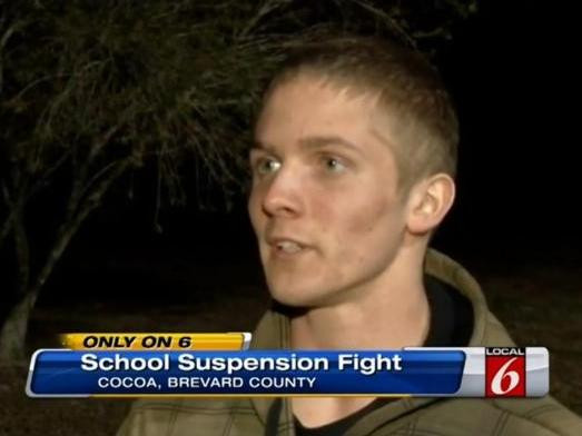 Bị đình chỉ học... vì đóng phim sex đồng tính