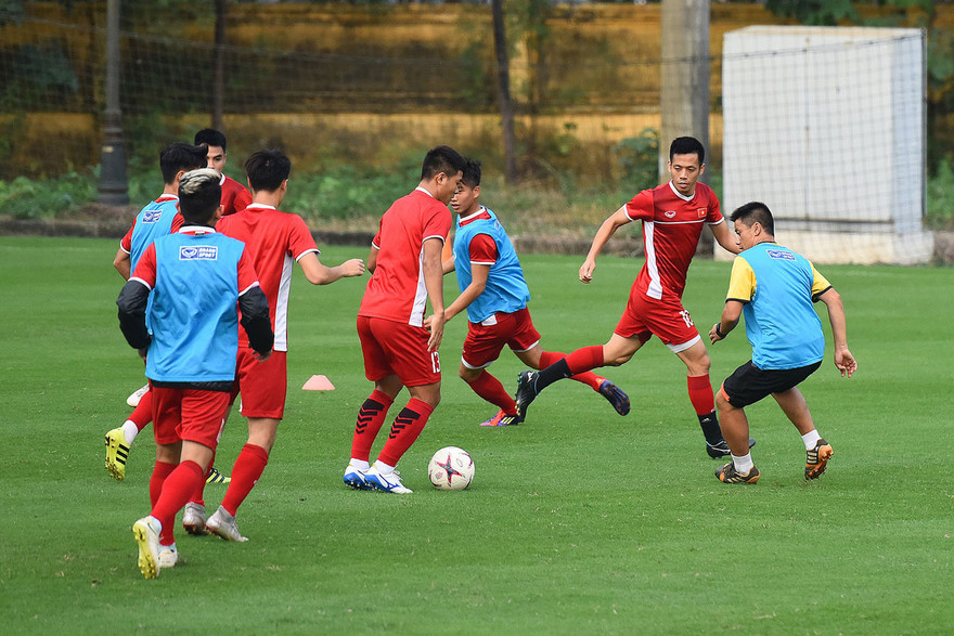 Thủ quân Văn Quyết sẽ đá chính