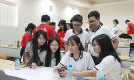 TPHCM thí điểm không cho học sinh dùng điện thoại giờ ra chơi