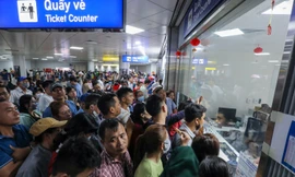 Hàng vạn người đi Metro Bến Thành - Suối Tiên đêm Giao thừa 2026