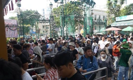 Dòng người đông nghịt đổ về Thảo Cầm Viên, Suối Tiên ngày đầu năm 