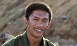 Một cảnh trong phim Mưa đỏ .