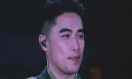 Vũ mặc quân phục gây sốt 