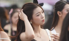 Hàng vạn em xinh đổ về Mỹ Đình 