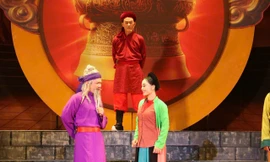 Khán giả kê ghế tràn ra lối đi xem chèo