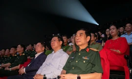 Xúc động những câu thơ viết nên hình đất nước