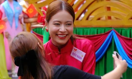 Nghệ sĩ xuống đường từ 1h sáng, hòa cùng dòng người