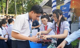 Không gian triển lãm trưng bày nhiều mô hình hiện đại