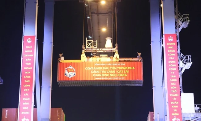 Hơn 1000 lao động làm việc trong đêm giao thừa tại Cảng Tân Cảng- Cát Lái 