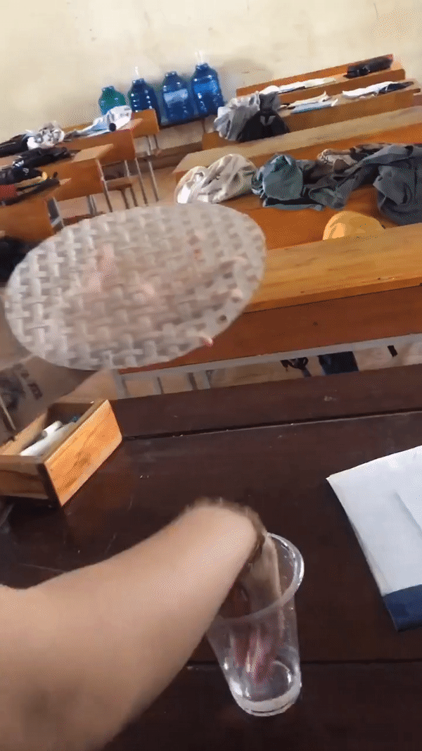 Bánh tráng không chỉ để ăn…