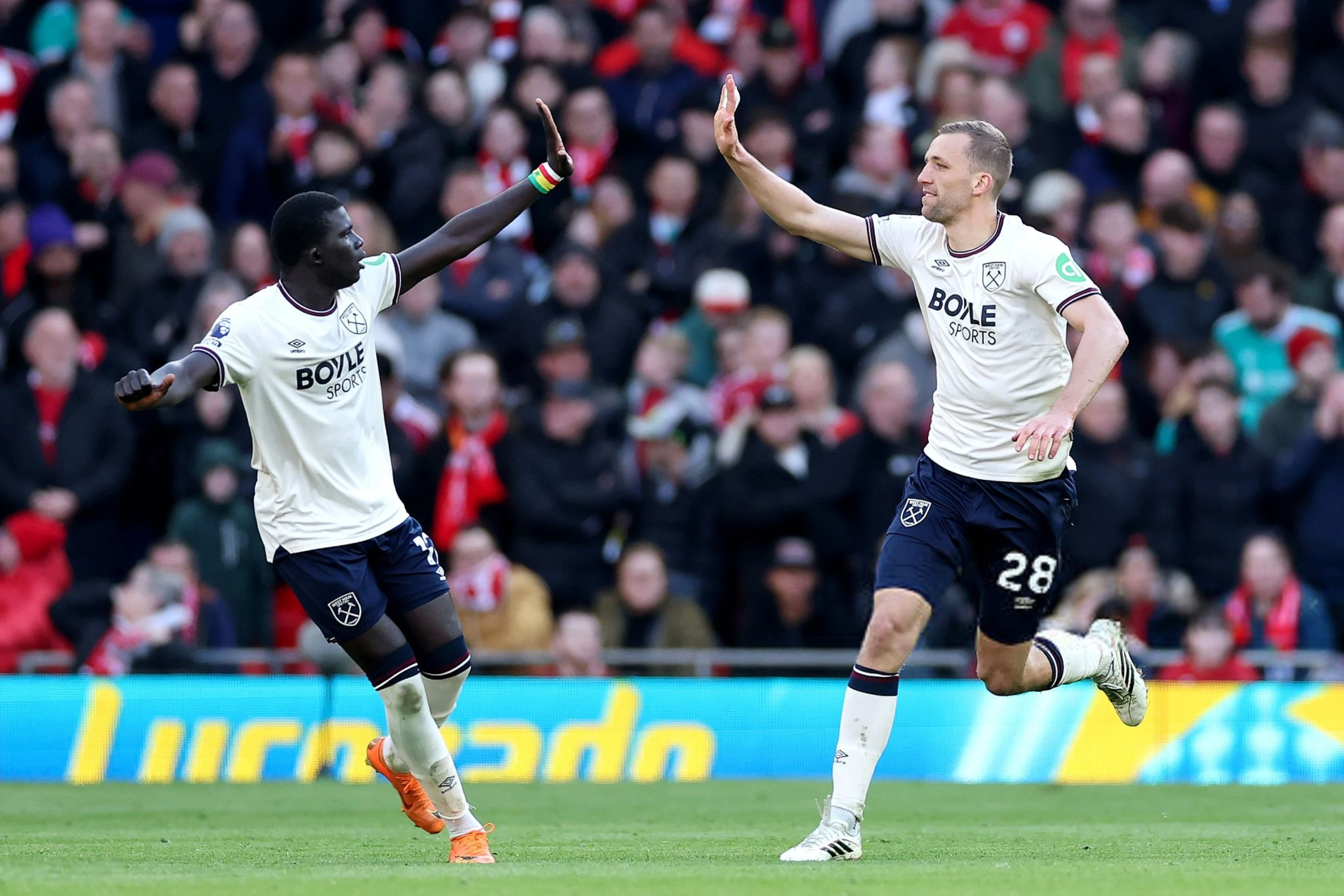 Liverpool Thắng Đậm West Ham 3-1: Gakpo Bỏ Lỡ, VAR Gây Tranh Cãi