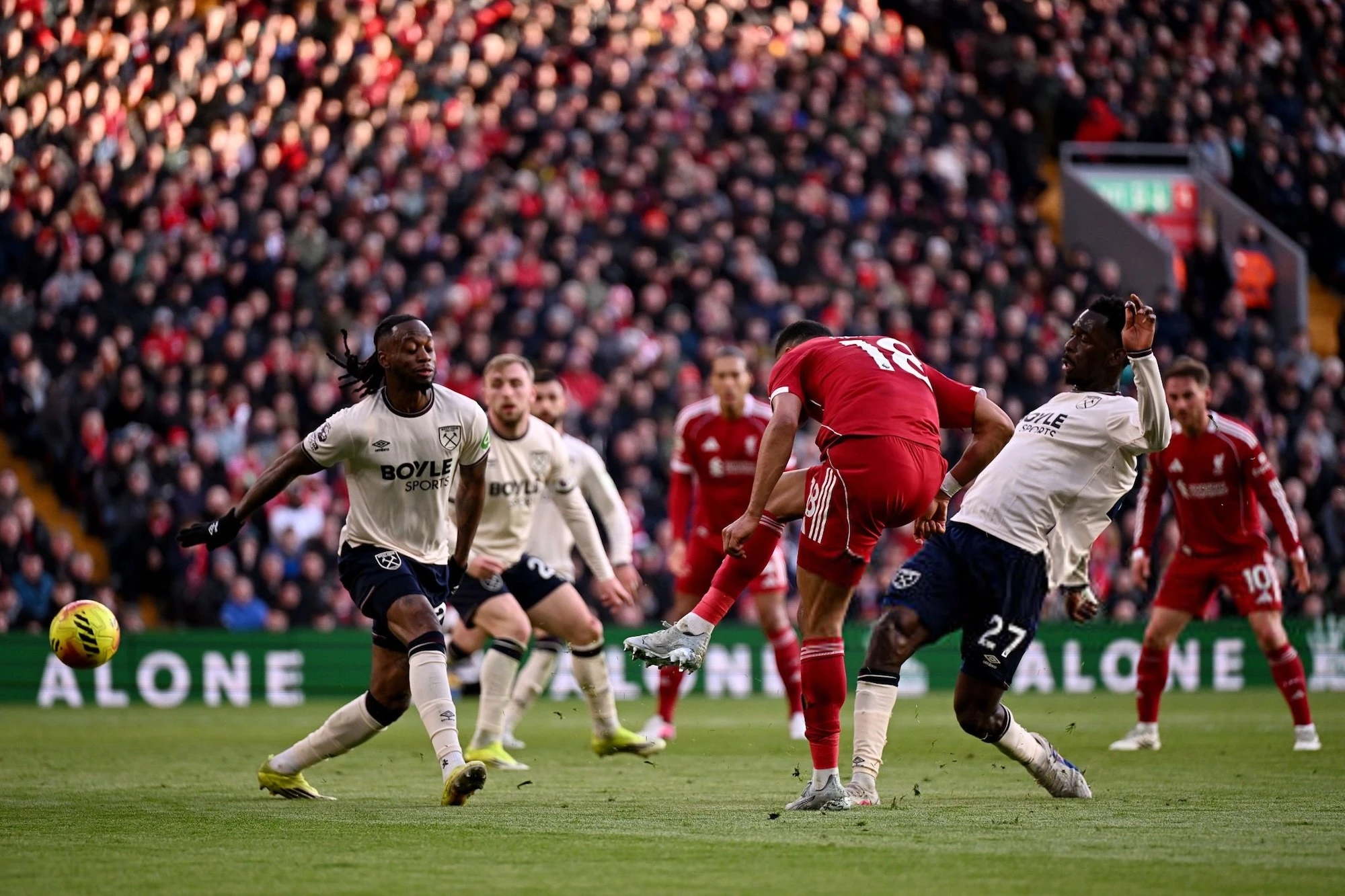 Liverpool Thắng Đậm 5-2 Trước West Ham Trên Sân Anfield