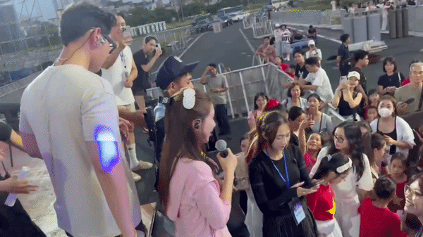 Độ nóng của Hòa Minzy, Lâm Phúc khi đổ bộ concert Thanh xuân