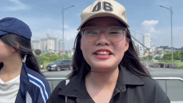 Khán giả xếp hàng trước 7 tiếng xem concert Thanh xuân