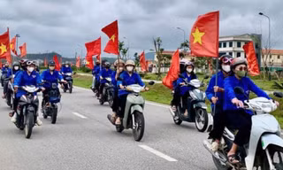 Tổ thông tin lưu động 'làm nóng' không khí hướng về ngày hội bầu cử