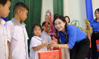 Mang Tết Trung thu đến với trẻ em ở 248 xã biên giới 