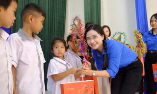 Mang Tết Trung thu đến với trẻ em ở 248 xã biên giới 