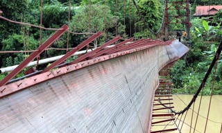 Hiện trường cầu đứt cáp, ô tô chở Trưởng phòng Kinh tế rơi sông