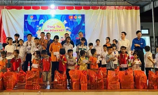 Trung thu 'Đại đoàn kết' với thiếu nhi Tuyên Quang