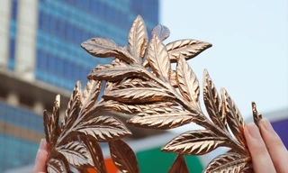 Cận cảnh vòng nguyệt quế dành cho Quán quân Đường lên đỉnh Olympia 25