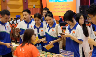 Sôi nổi ngày hội việc làm của sinh viên trường Đoàn