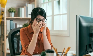 'Năng lượng tích cực độc hại' của người trẻ dịp cuối năm